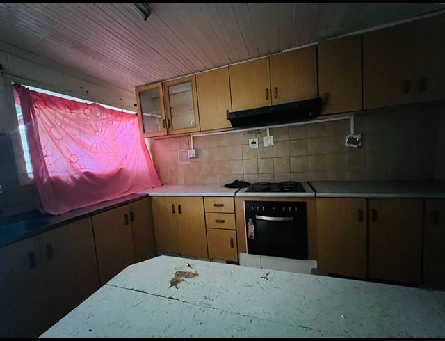2 BEDROOM SEMI DETACHED FOR SALE IN NEWLANDS EAST